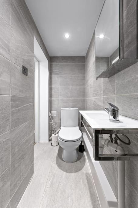 Tranquil Escape In Hertfordshire, Free Parking, 2 Bed, 2 Bath, Sleeps 6 Bushey Exterior photo