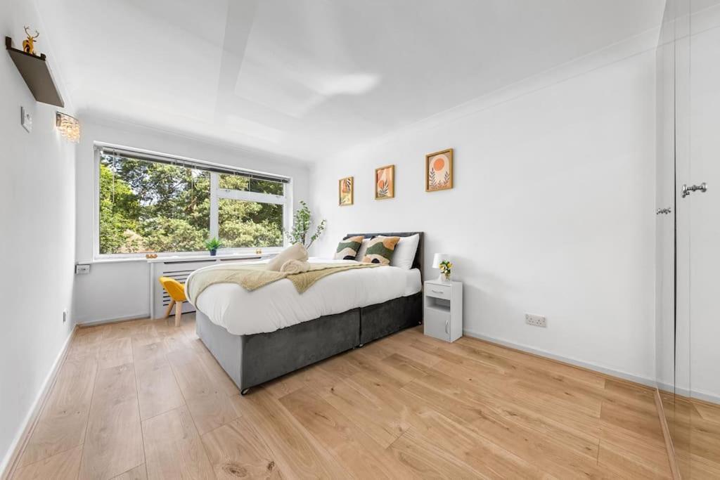 Tranquil Escape In Hertfordshire, Free Parking, 2 Bed, 2 Bath, Sleeps 6 Bushey Exterior photo