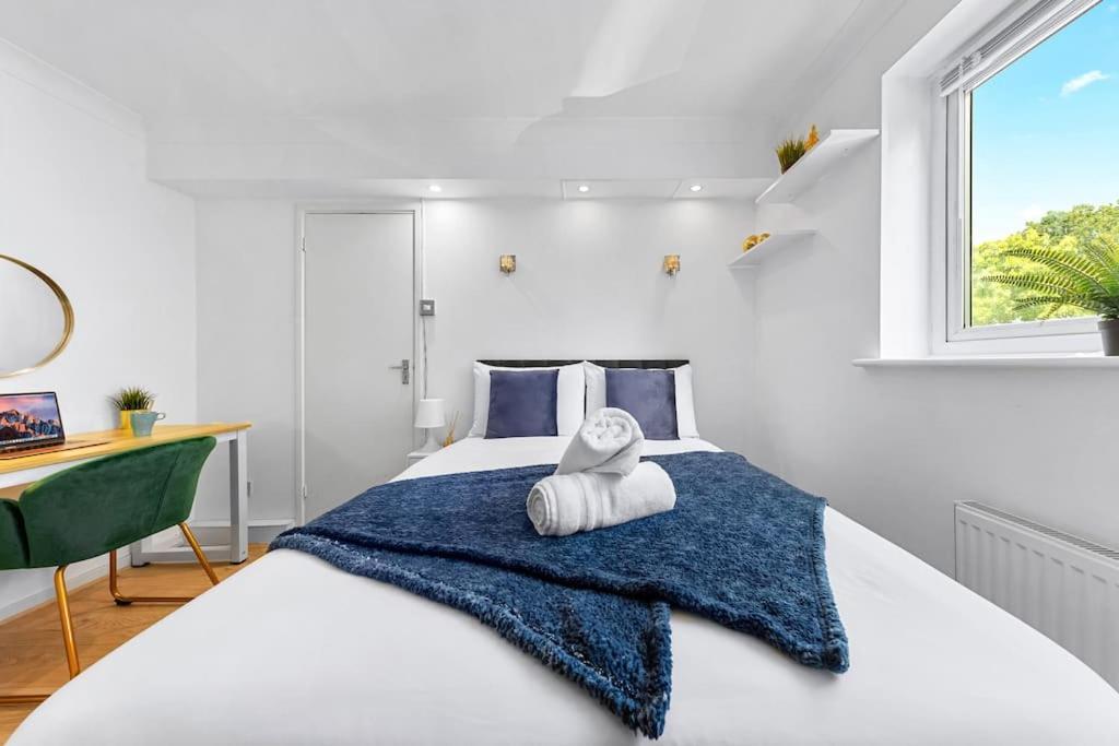 Tranquil Escape In Hertfordshire, Free Parking, 2 Bed, 2 Bath, Sleeps 6 Bushey Exterior photo