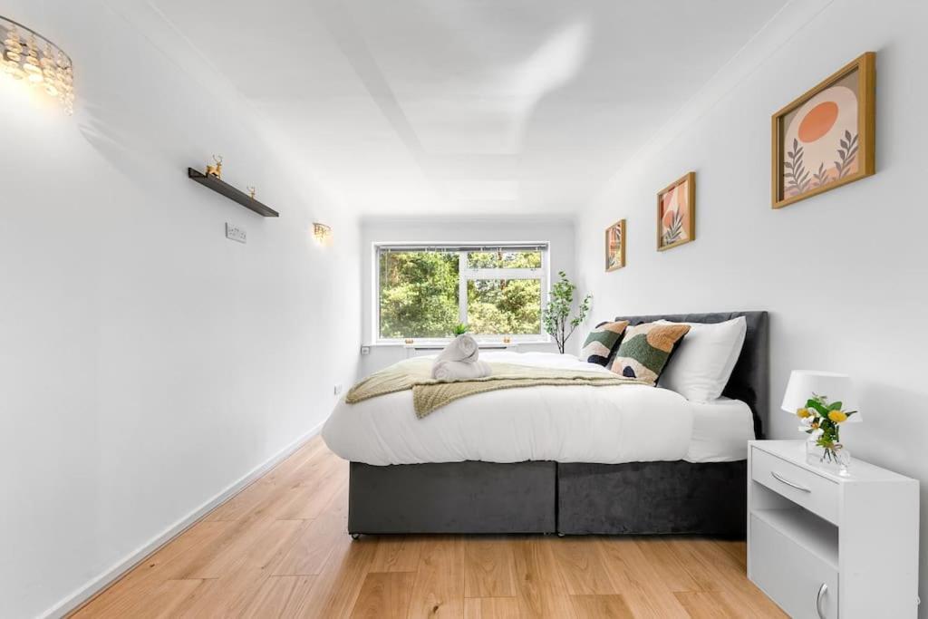 Tranquil Escape In Hertfordshire, Free Parking, 2 Bed, 2 Bath, Sleeps 6 Bushey Exterior photo