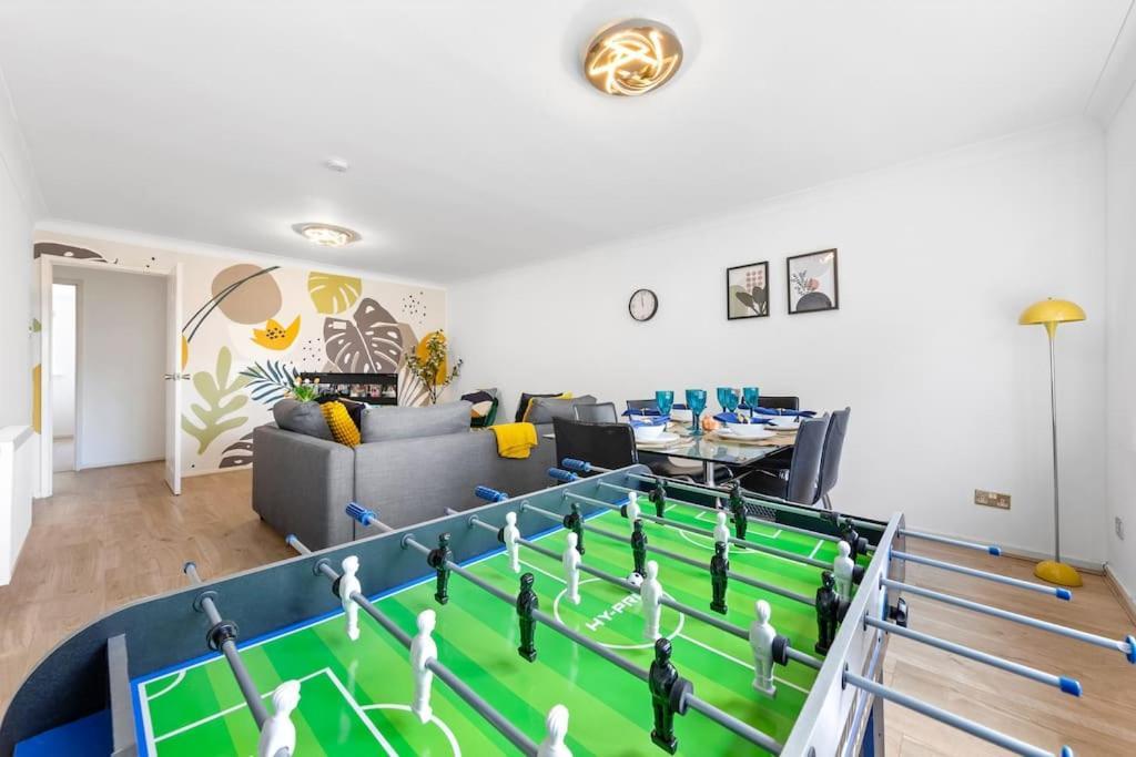 Tranquil Escape In Hertfordshire, Free Parking, 2 Bed, 2 Bath, Sleeps 6 Bushey Exterior photo